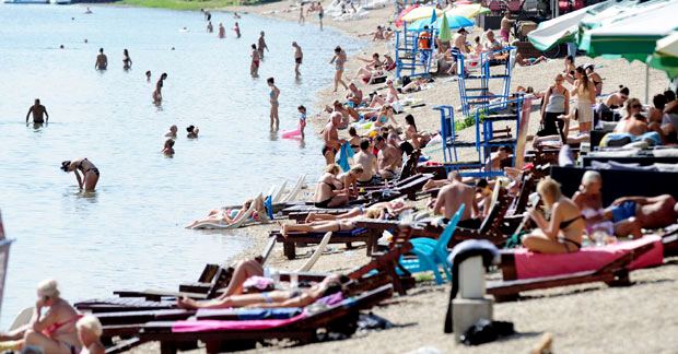 Ни плажи није место на Ади!